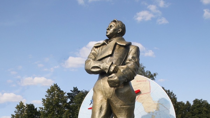 Почему правнучка Чкалова выступает против России? Всё начинается в элитных школах - Юрий Сытник
