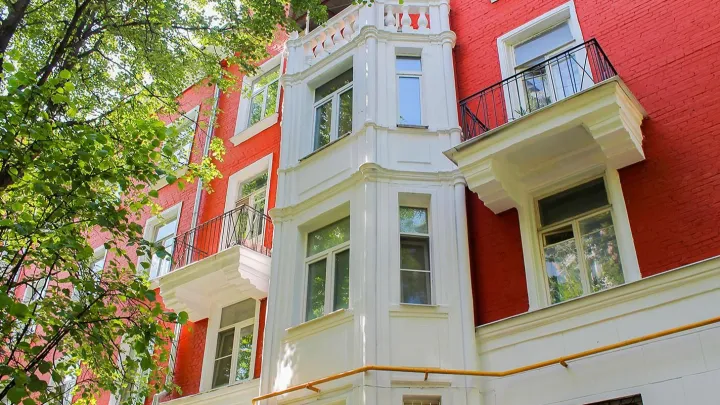 Более 230 домов в стиле советского неоклассицизма привели в порядок в Москве Более 230 домов в стиле советского неоклассицизма привели в порядок в Москве