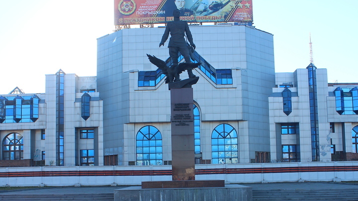 Памятник Покрышкину в Новосибирске перенесут в центр площади Маркса