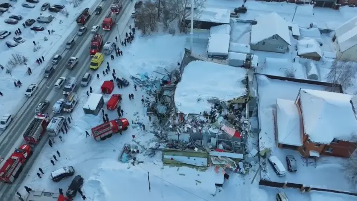 Обрушившийся в Новосибирске торговый центр построили без разрешения и узаконили через суд