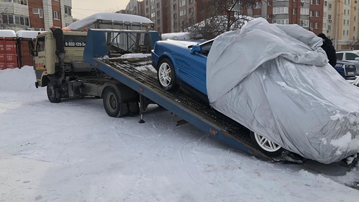 Жительница Екатеринбурга выкрала кабриолет бывшего мужа, арестованный за долги