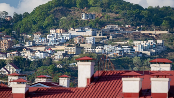 Туристы против отельеров: на Кубани разгорается скандал из-за нищебродов и сервиса