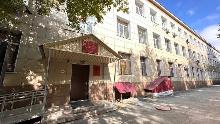 В Новосибирске за взятку осудили бывшего судебного пристава-исполнителя