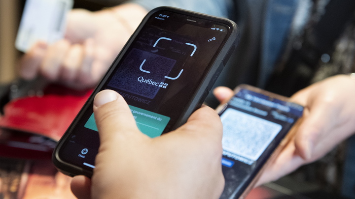Военкор предложил способ легализовать в России тех, у кого иностранный QR-код