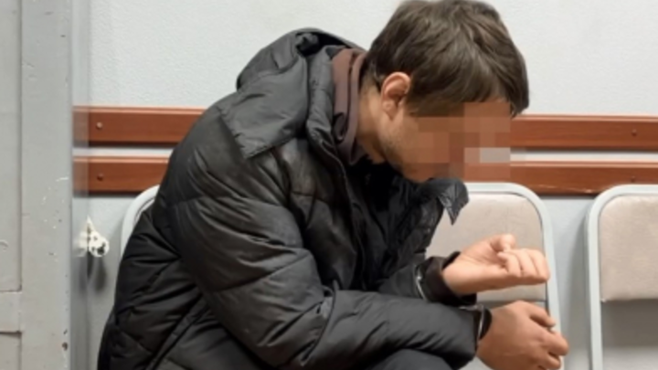 Житель Омска за один день напал с ножом на двух женщин