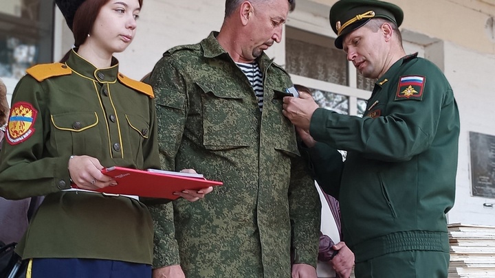 Побывавшему два раза на СВО педагогу из Нерчинского района вручили медаль «За отвагу»