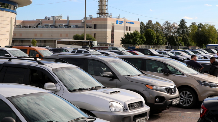 В промзоне Казани из-за неисправности двигателя взорвался Форд транзит