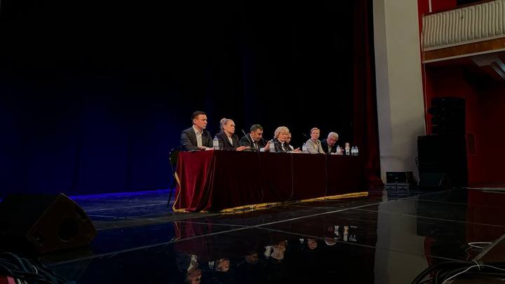 Нам жизнь ломают! Чего хотят жильцы домов, сносимых для строительства станции метро Театральная
