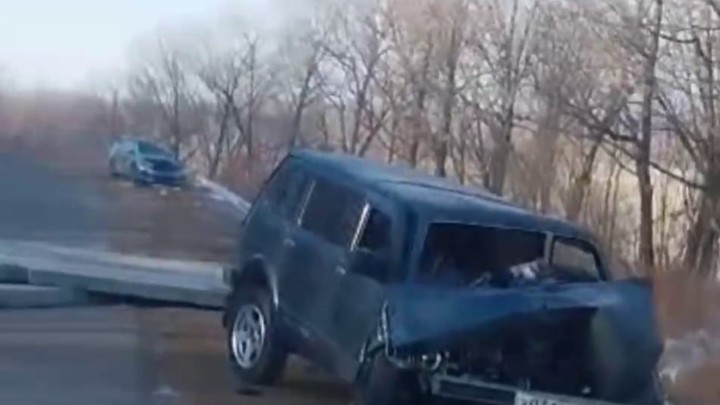 В Приморье с фуры упали плиты на встречные машины, погиб один человек