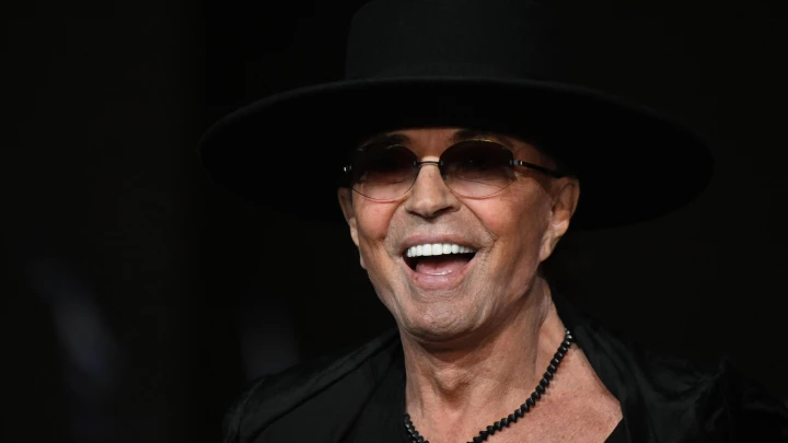 Валерия Леонтьева помните? Снова поёт для элиты. Простые русские не в моде