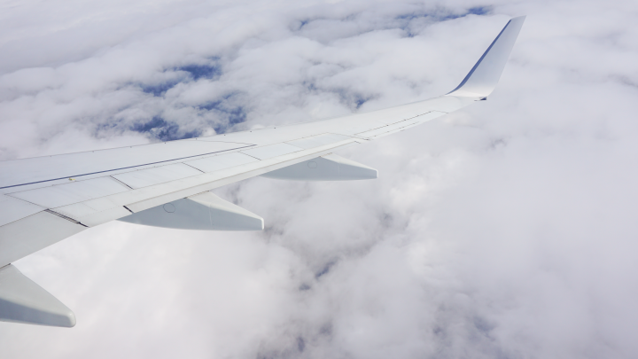 Пассажиры рейса из Петербурга в Калининград требуют сменить экипаж после третьей неудачной попытки полёта