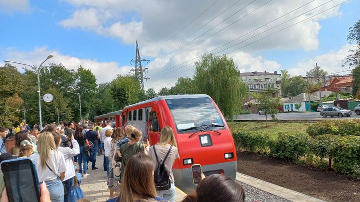Рекордная очередь: за один день Детская железная дорога в Ростове перевезла две тысячи пассажиров