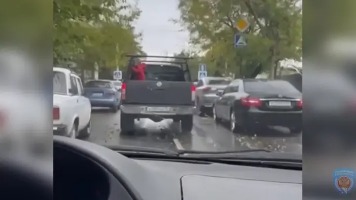 В Севастополе отец-чистоплюй прокатил четырёхлетнего ребёнка в кузове пикапа В Севастополе отец-чистоплюй прокатил четырёхлетнего ребёнка в кузове пикапа