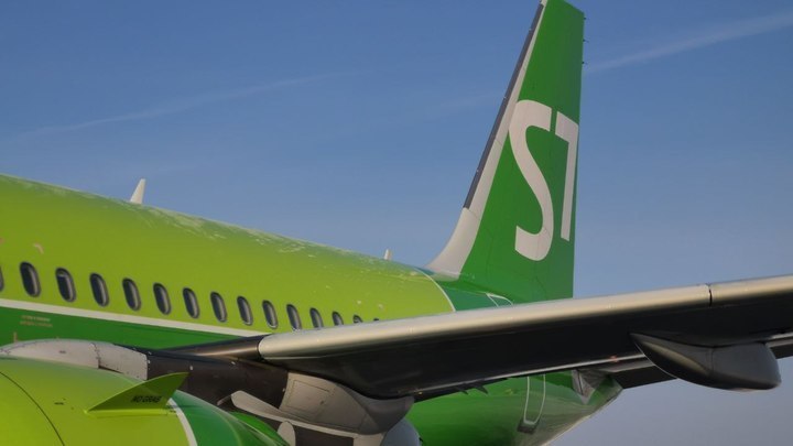 На рейсах S7 из Новосибирска в Москву пассажирам стали предлагать сухое вино