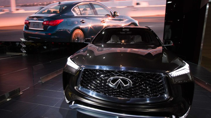 В Новосибирске неизвестный облил кислотой Infiniti за 2 миллиона рублей