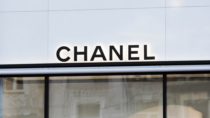 Русские намерены отсудить у CHANEL деньги для детей - 100 млн рублей
