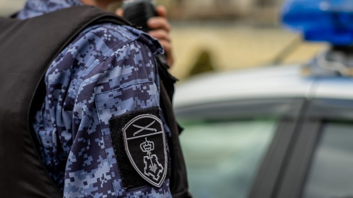 В Анапе турист разбил бутылку о голову диджея за отказ поставить его любимую песню