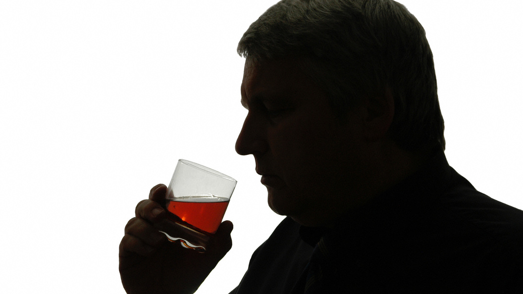 Трясет после алкоголя. Что Делать Если Кружится Голова После Алкоголя При Засыпании Рвота после алкоголя (запоя) - причины, что делать при тошноте и как. Генная терапия помогла крысам отказаться от алкоголя