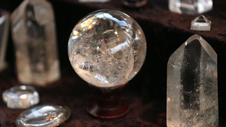 Сверхспособности не помогли: Звезда Битвы экстрасенсов попалась на удочку мошенников - источник