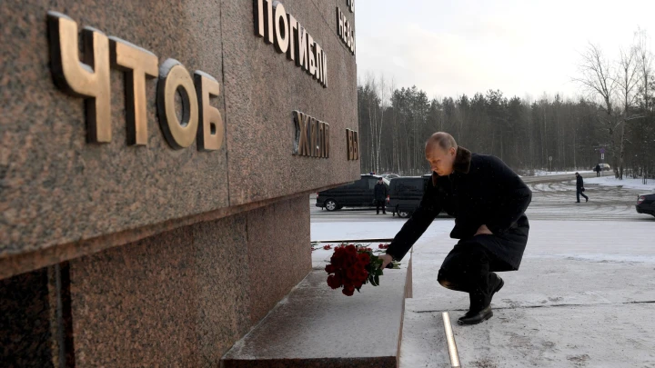 Там до сих пор сплошной металл: Путин приехал на самое горячее место за всю блокаду Ленинграда