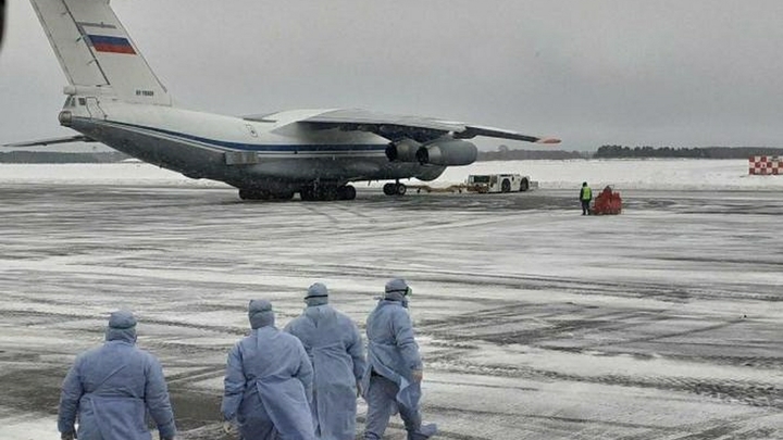 Продвинутые японцы запустили в небо поезд: Nasha Canada села в лужу в попытке высмеять эвакуацию русских из Китая