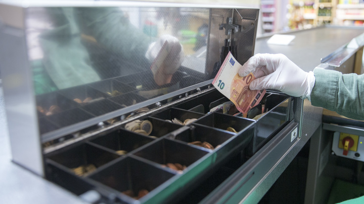 А что по зарплате? Роструд объяснил, как будет оплачена выходная неделя