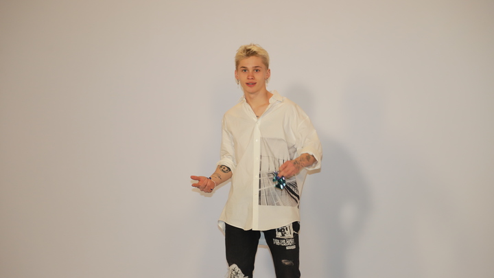 Известный блогер Даня Милохин подарил погорельцам из Краснодара собаку