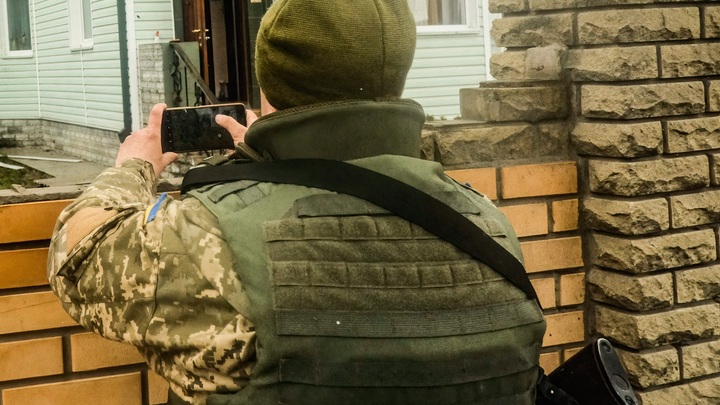 Циничный спектакль в Буче: Для гостей из Европы открыли пакеты с телами