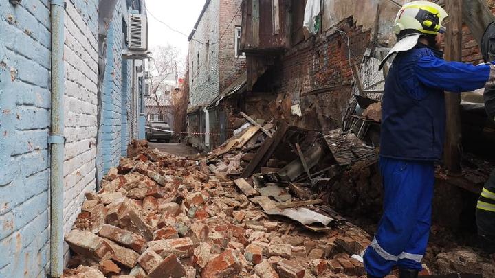 В центре Самары обрушилась стена старинного дома на улице Куйбышева 10 апреля