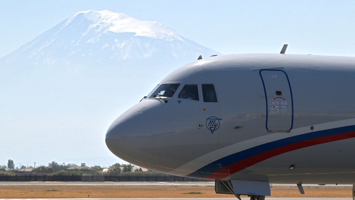 Экс-судья Краснодарского края Елена Хахалева, которую подозревают в мошенничестве, вылетела в Ереван