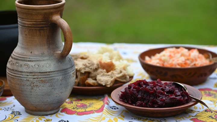 Сырники, котлеты, пирожки, кулебяки, пряники: Минпромторг предложил гостиницам и ресторанам концепцию русского завтрака