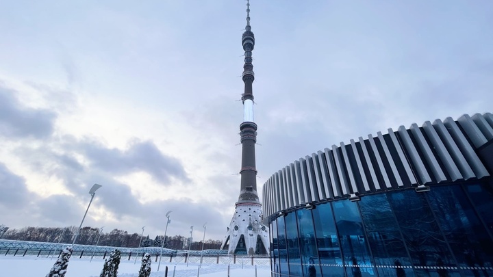 По вечерам в Москве Останкинскую телебашню будет украшать новогодняя подсветка