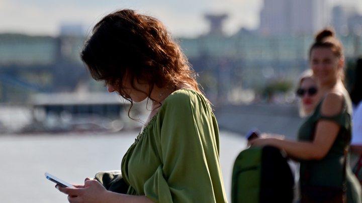 В Екатеринбурге доцент УрФУ за неделю перевела телефонным аферистам 2,7 млн рублей