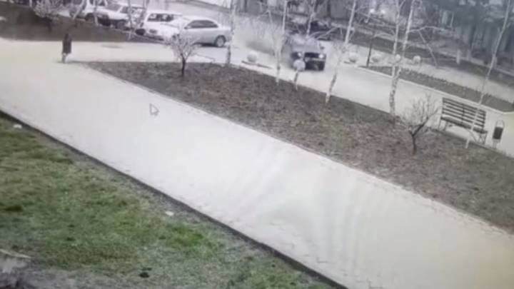 В Абинском районе семёрка сбила сидящего на лавочке мужчину