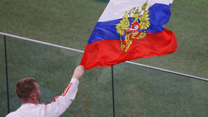 Самой богатой звездой России стал человек, принципиально отказавшийся от русского флага