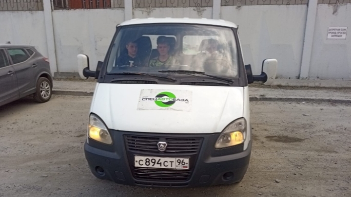 В Екатеринбурге Спецавтобаза разыскивает серых мусорщиков