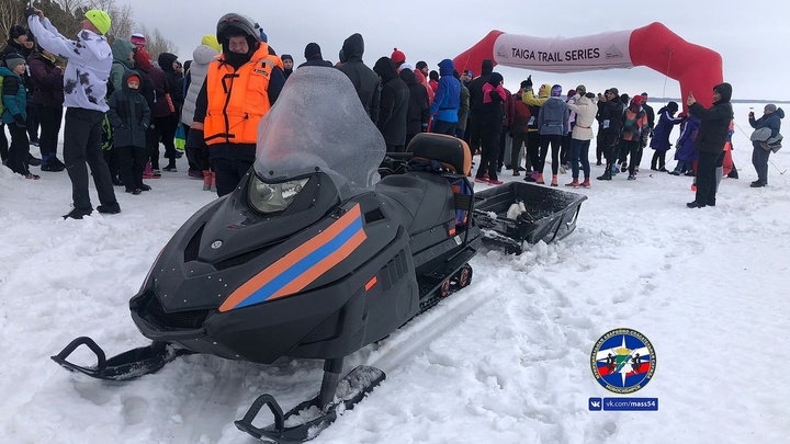 В Новосибирске на Обском море спасли провалившуюся в снег журналистку