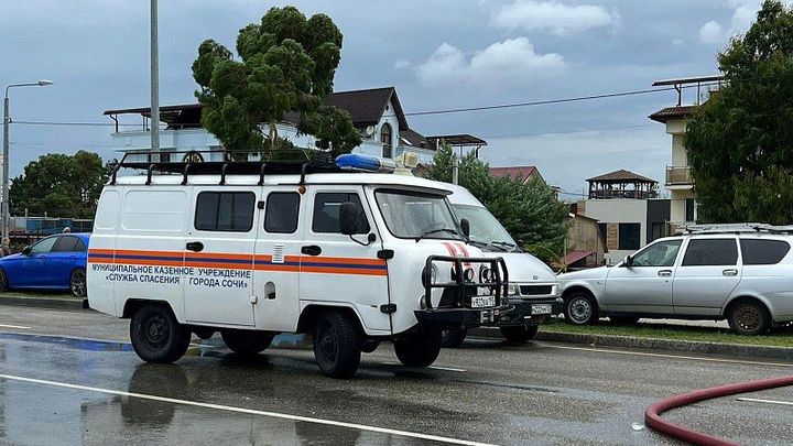 В Краснодарском крае продлили штормовое предупреждение на двое суток