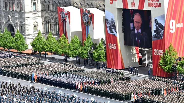 Награды на кителе генерала КНДР, обнявшего Путина. Откуда у северокорейских военных столько орденов?