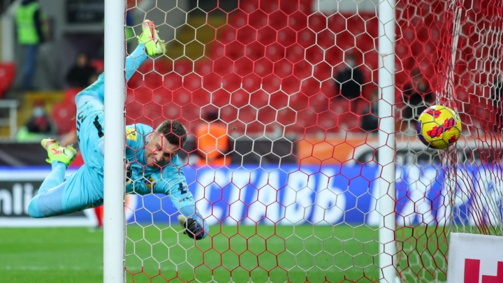 Так не бывает!: Курьезный пенальти помог любителям пробиться во второй раунд Кубка России