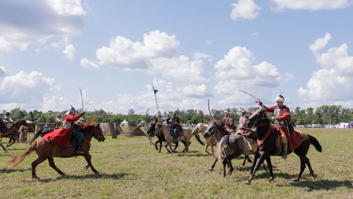 Фестиваль Гуляй город: Память об истоках и триумф русского духа. Место встречи – Молоди