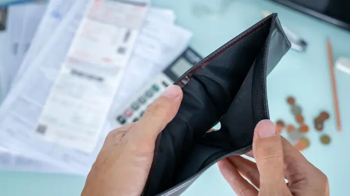 Катастрофа в медицине: Врачей нет, а зарплаты депутатов под полмиллиона. Где справедливость?