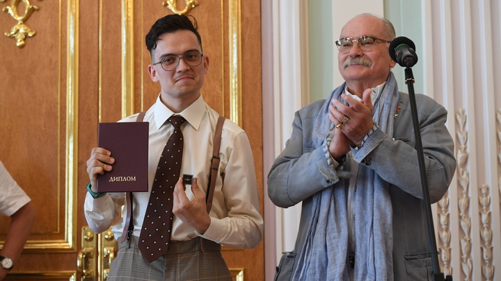 Не сдадите ЕГЭ - пойдёте в дворники: Почему школьники не хотят учиться в вузах