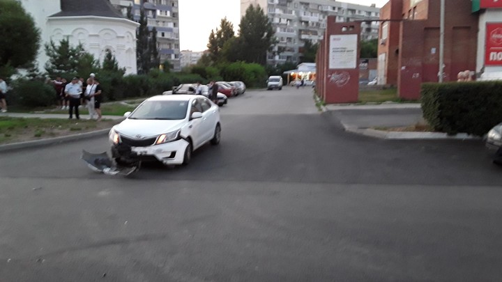 В Тольятти при столкновении Kia и Lada пострадала женщина