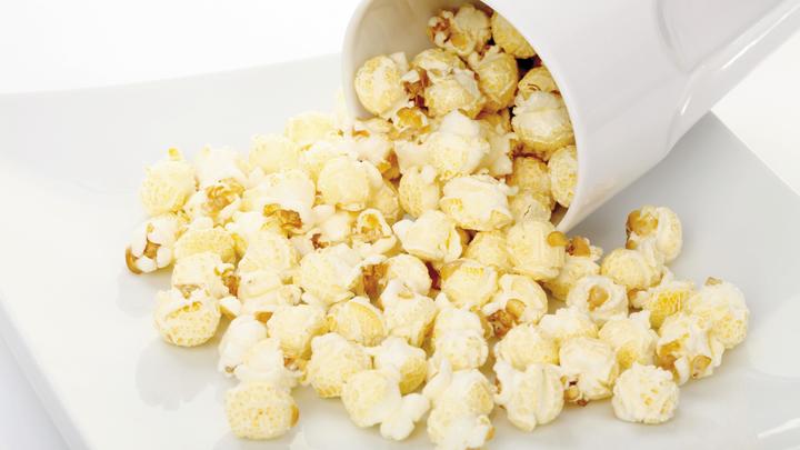 Салат, попкорн, салями: Bloomberg сообщает о глобальном дефиците продуктов