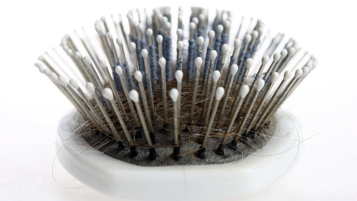 После ковида расчёска не потребуется? Стало известно о неприятном последствии коронавируса