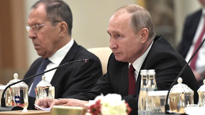 Друзья Путина повсюду: Из-за истерики в США Госдеп начал слежку за Лавровым