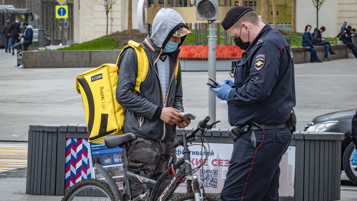 COVID-19 ослабит не только жаркое лето: Микробиолог дал прогноз о России