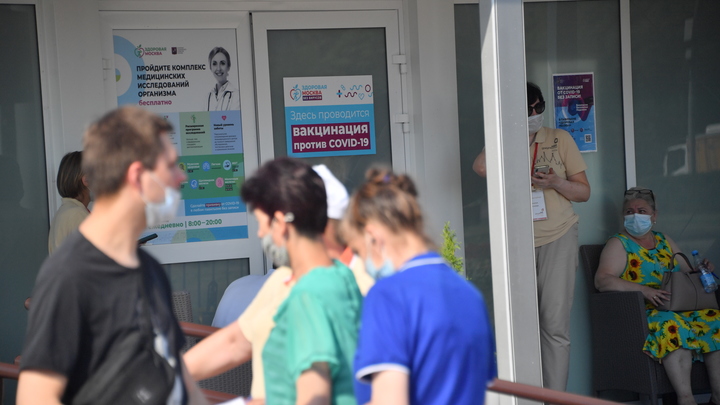 А вы говорите, очереди: Новый пункт вакцинации в Кировском универмаге пустует