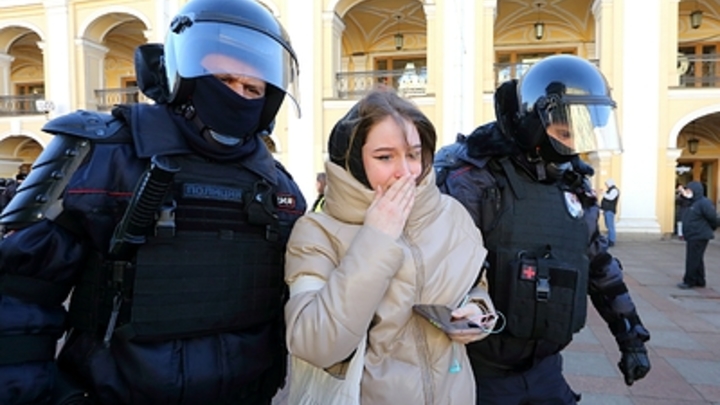 Читинка два года провела под подпиской о невыезде за брань в адрес полицейского